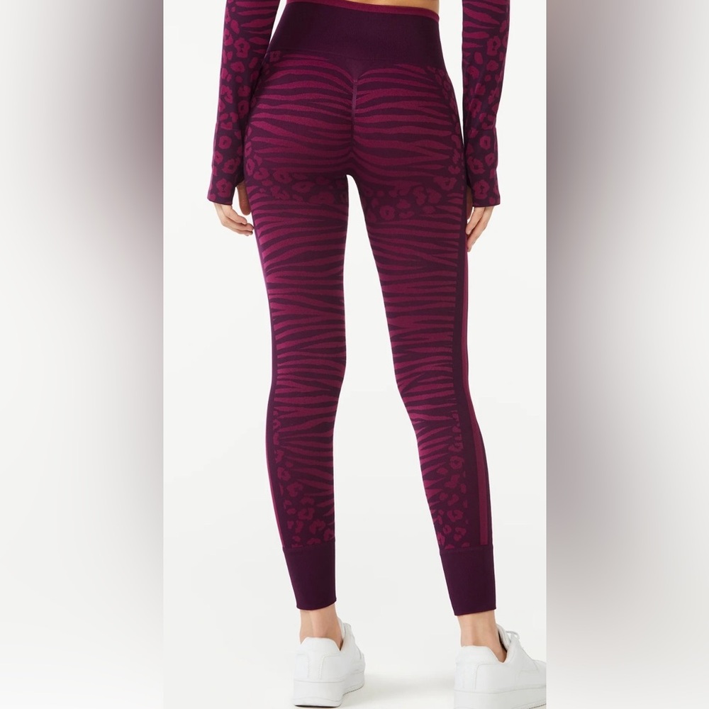 Sofia Active by Sofia Vergara Seamless Animal Leggings NWT - Picture 2 of 4